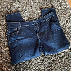 Size 26 regular. Lane Bryant skinny jeans in excellent condition.